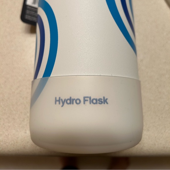 Hydroflask - Picture 2 of 7